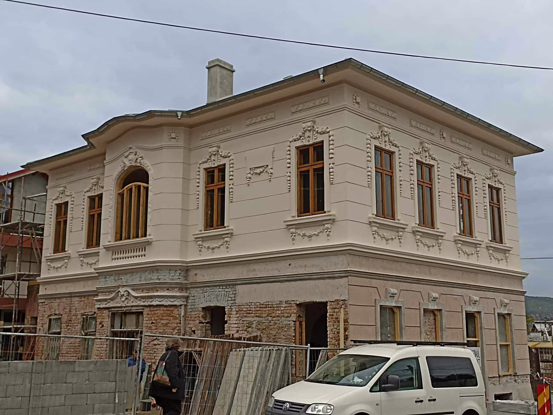 Curtea de Argeș — fațadă — În lucru
