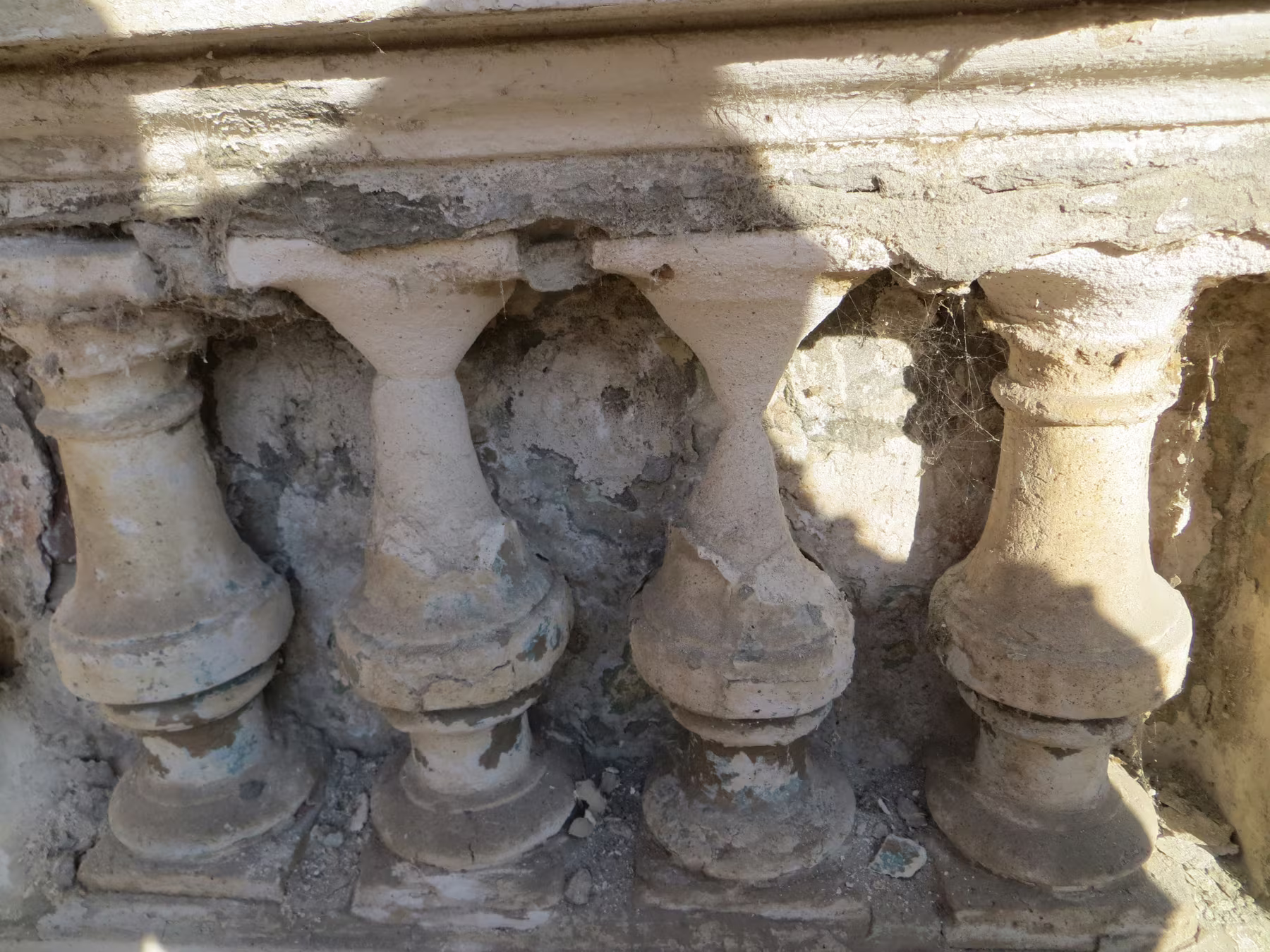 Sulina — restaurare baroc — Baluștri degradați